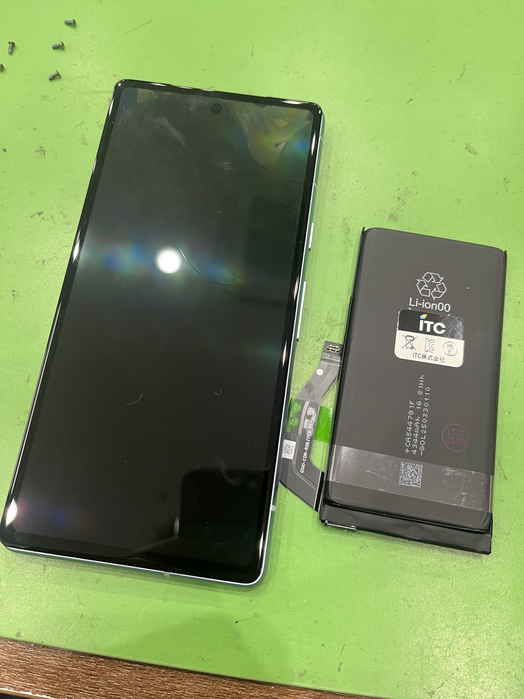 高知店】Google Pixel 7aの画面割れ！表示不良をデータそのまま